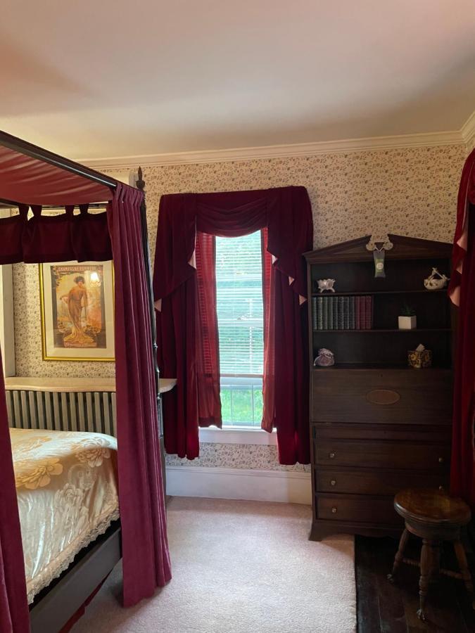 Hillcrest Bed & Breakfast