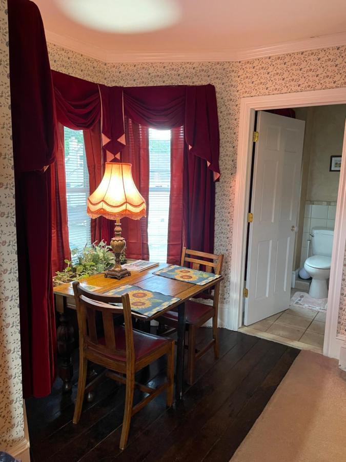 Hillcrest Bed & Breakfast *